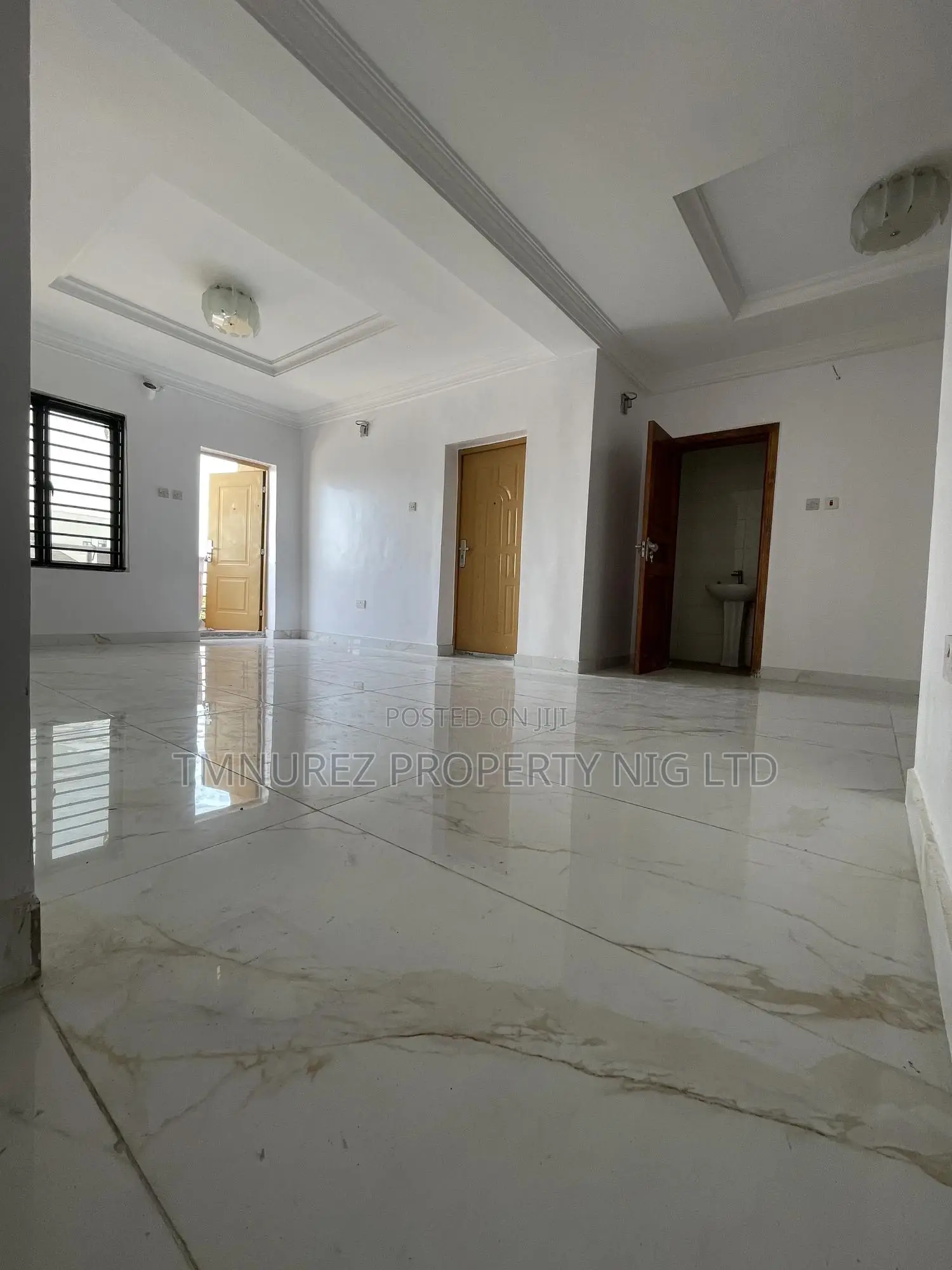 3bdrm Apartment in Lekki Phase1 for rent