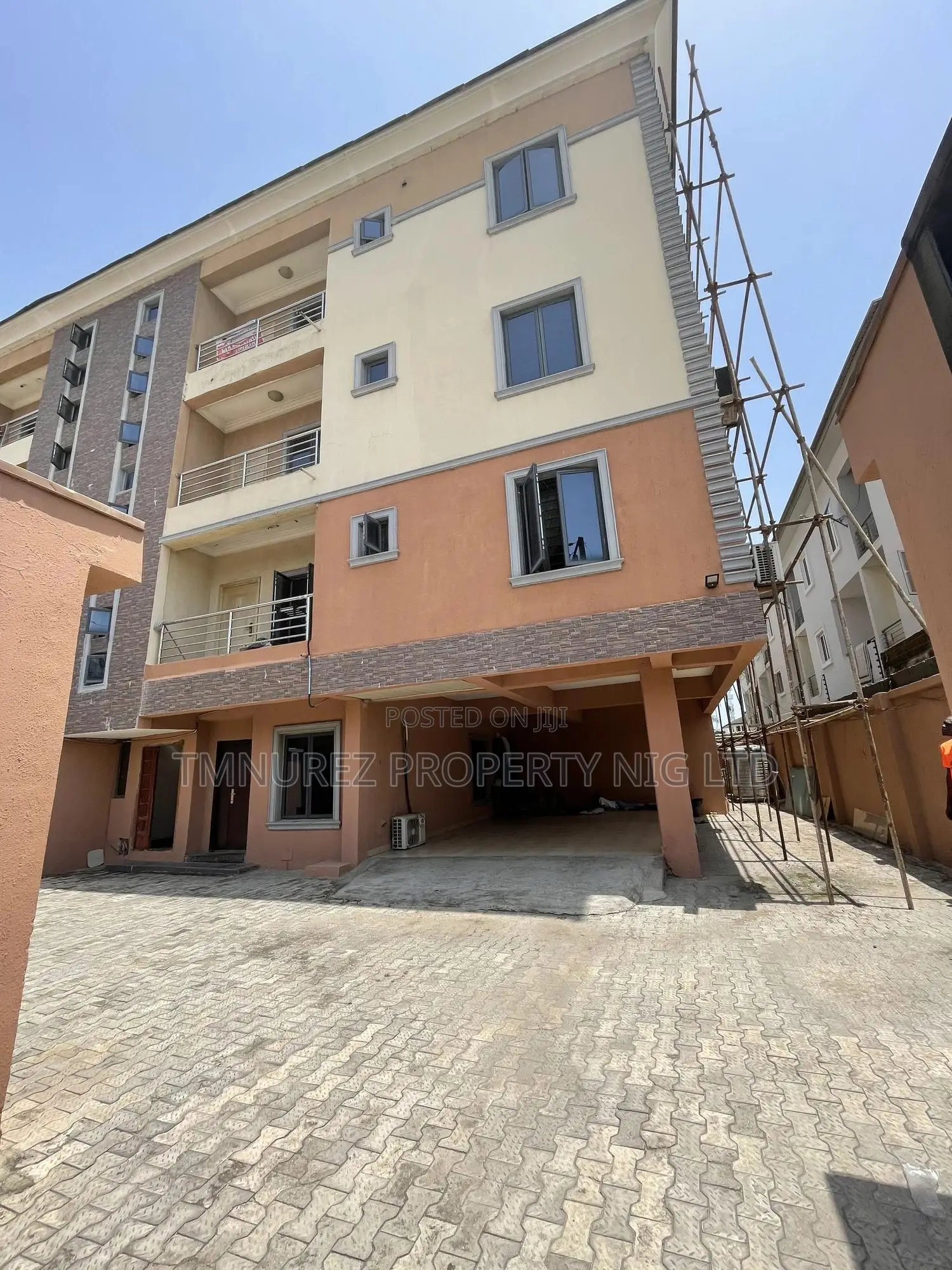 3bdrm Apartment in Lekki Phase1 for rent