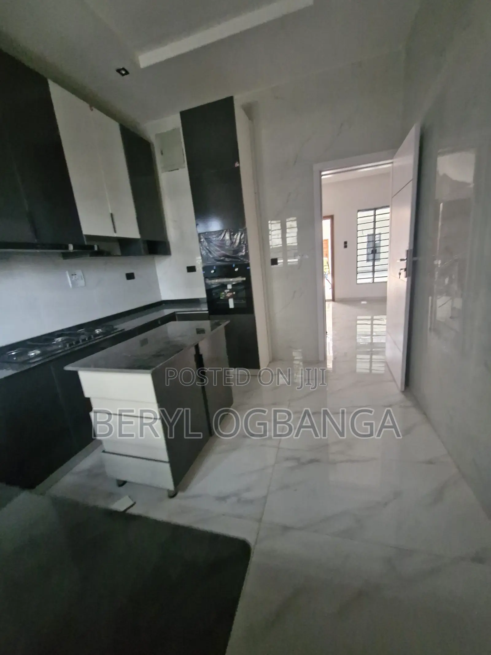 4bdrm Duplex in Ikota for sale