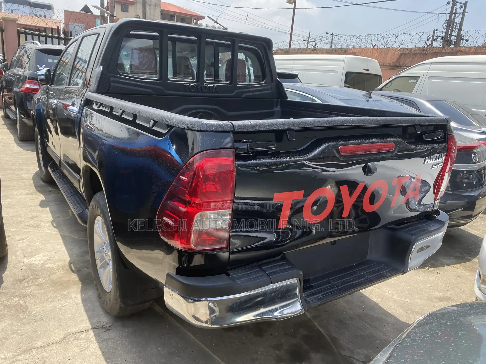 Toyota Hilux SR 4x4 2018 Black