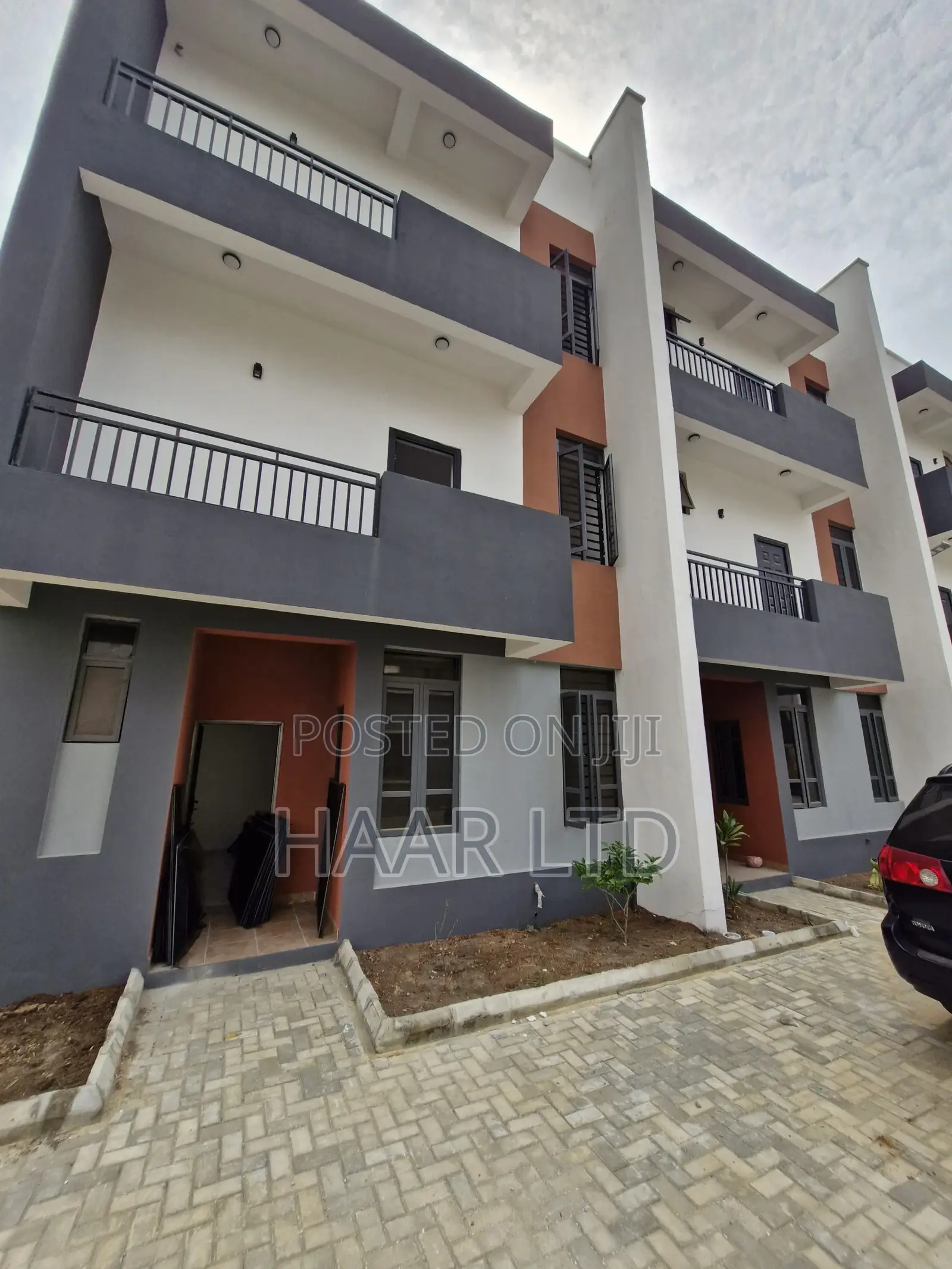 4bdrm Townhouse/Terrace in Ikate for sale