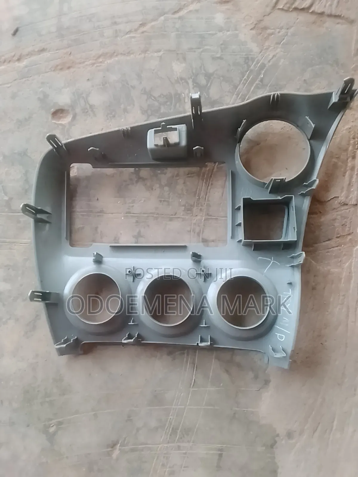 Toyota Matrix 09/10/Radio Chrome Cover Very Cline With Vent