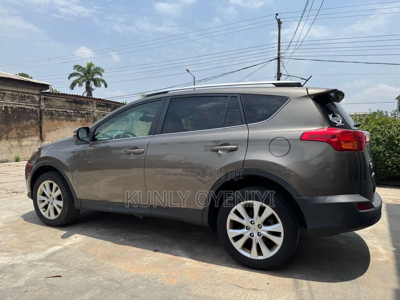 Toyota RAV4 Limited 4dr SUV AWD (2.5L 4cyl 6A) 2015 Gray