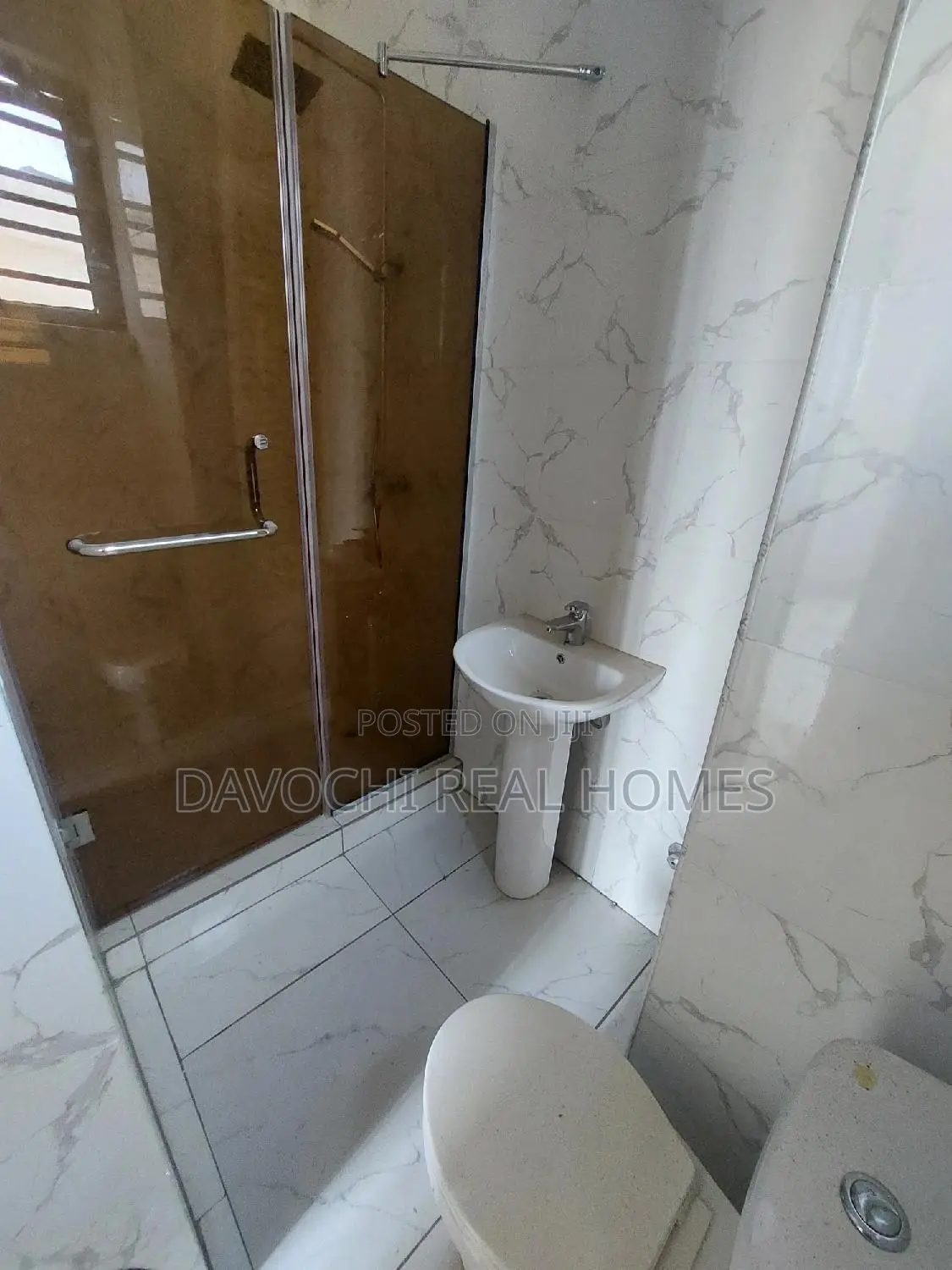 3bdrm Apartment in Ikota, Lekki for sale