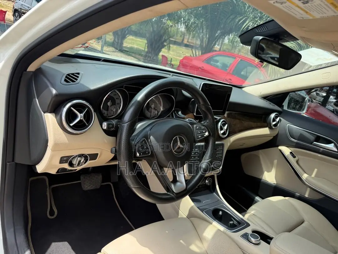 Mercedes-Benz GLA 250 2016 White