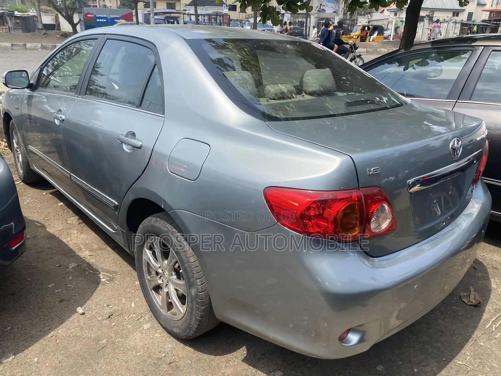Toyota Corolla Altis 2010 Green