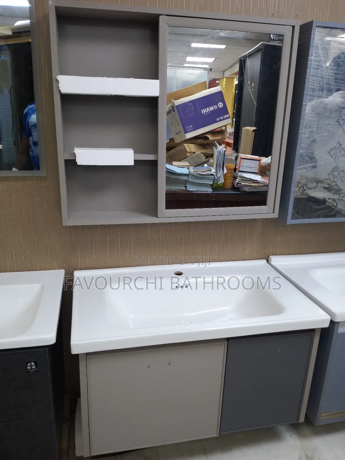 Cabinet Basin and Furniture With Mirror