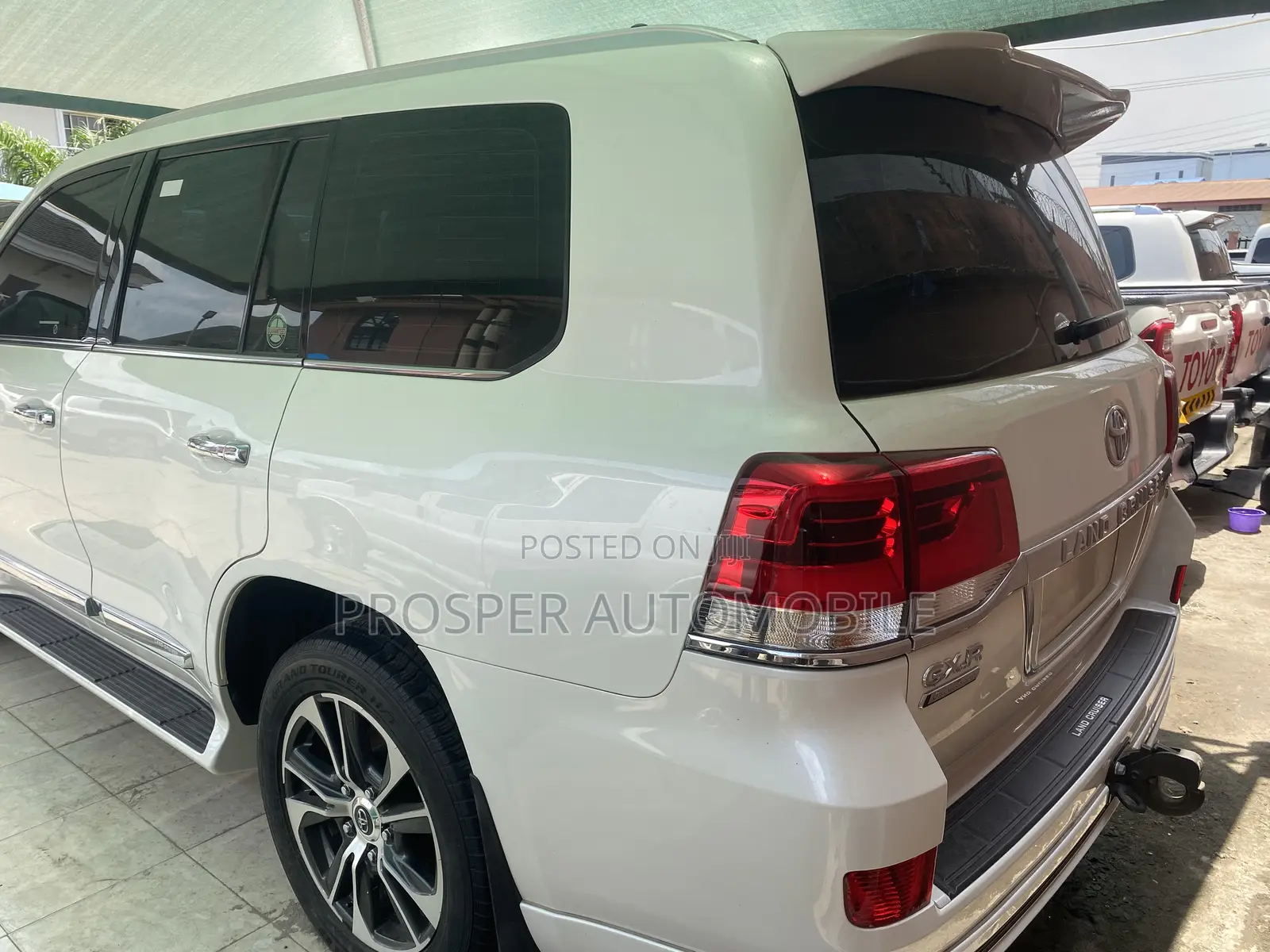 Toyota Land Cruiser 5.7 V8 VX-S 2021 White