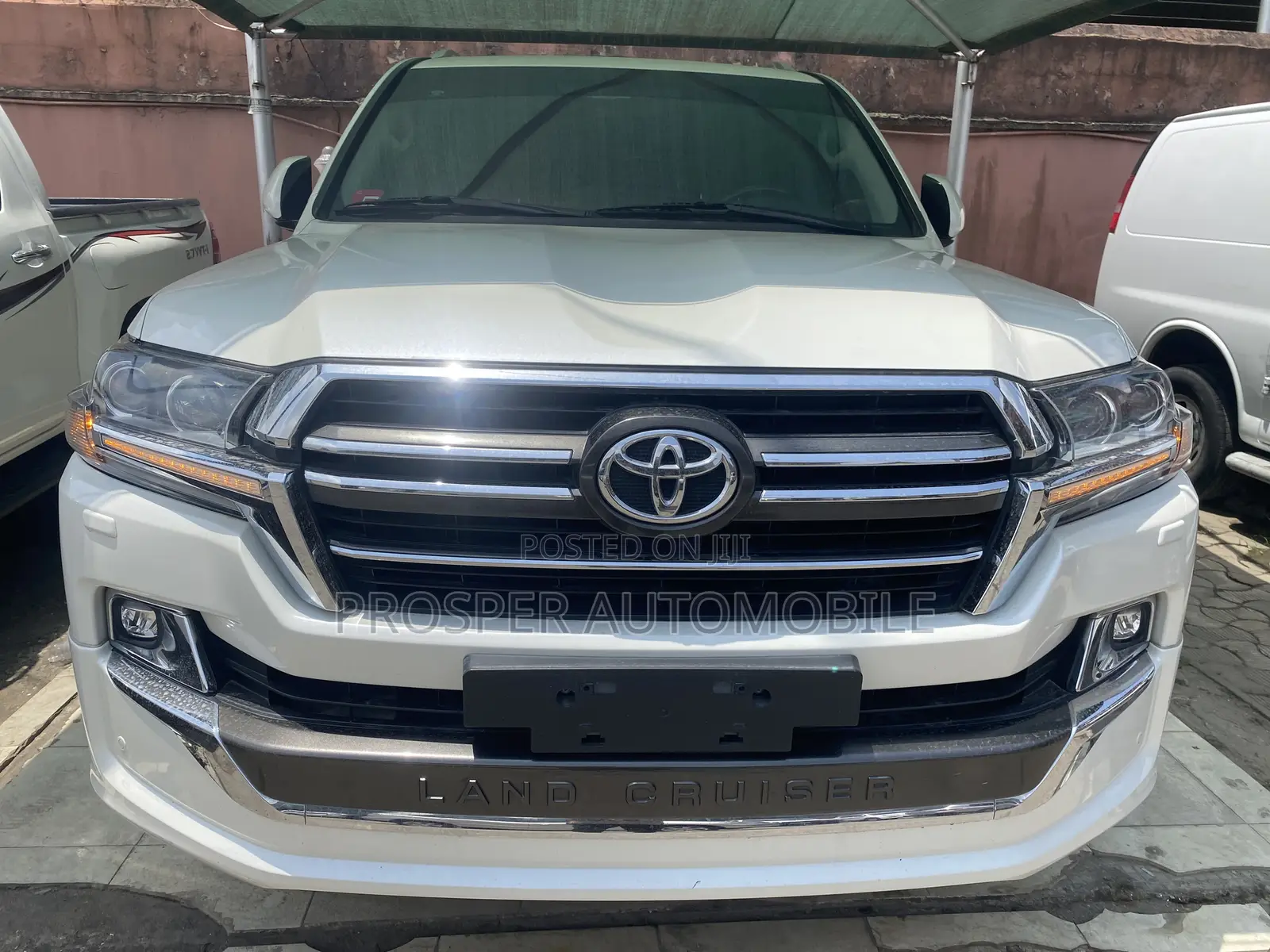 Toyota Land Cruiser 5.7 V8 VX-S 2021 White