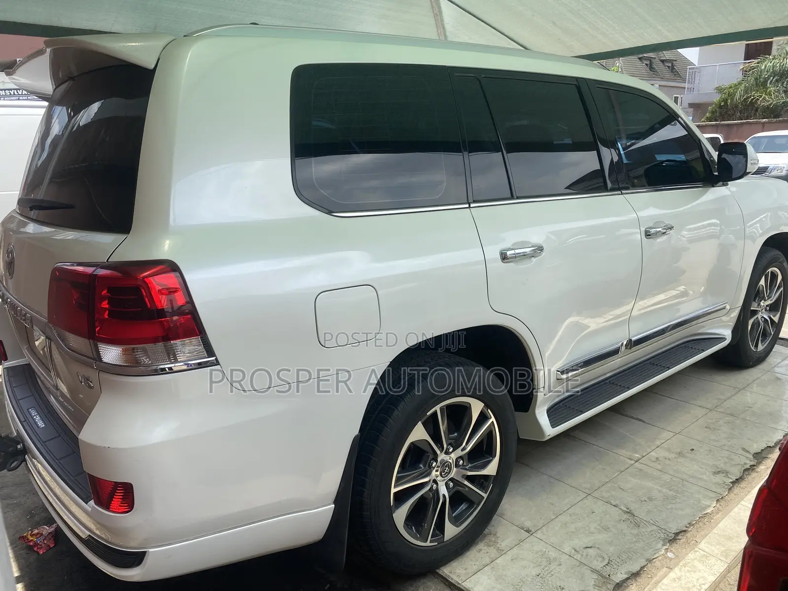 Toyota Land Cruiser 5.7 V8 VX-S 2021 White