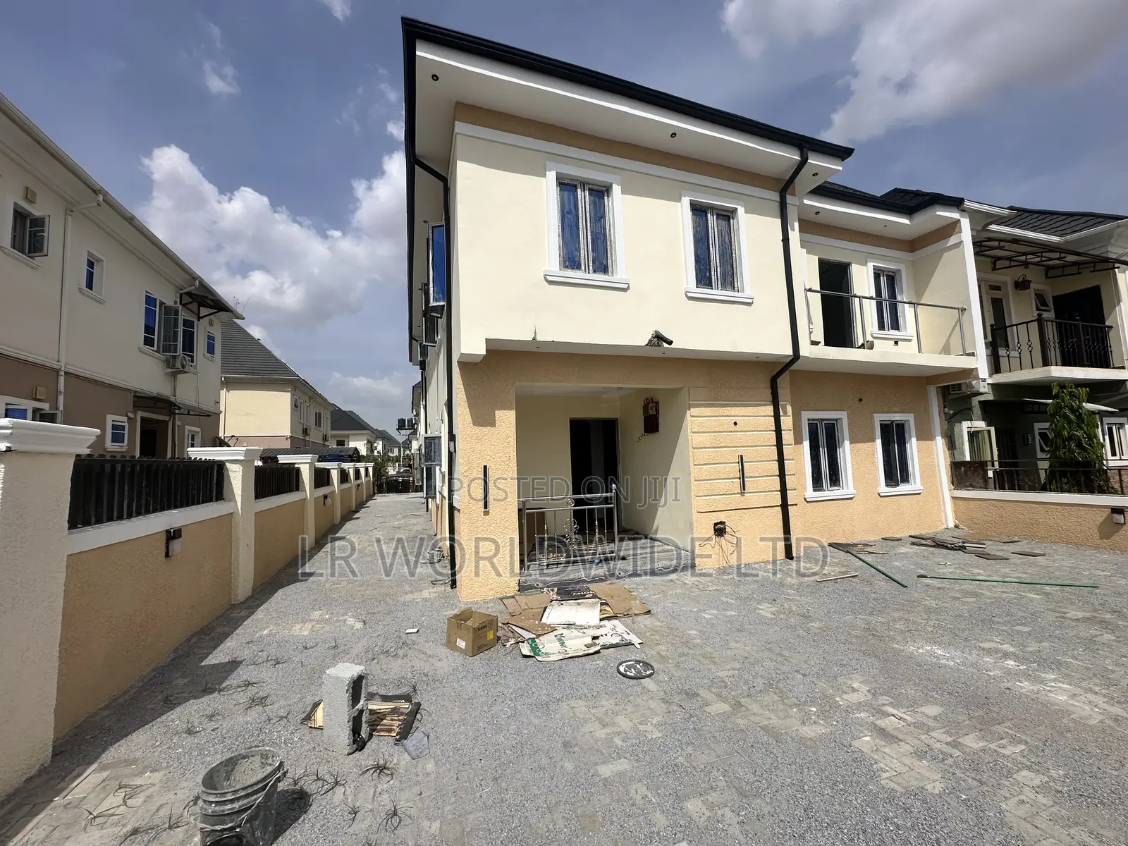 5bdrm Duplex in Riverpark Estate, Lugbe District for sale