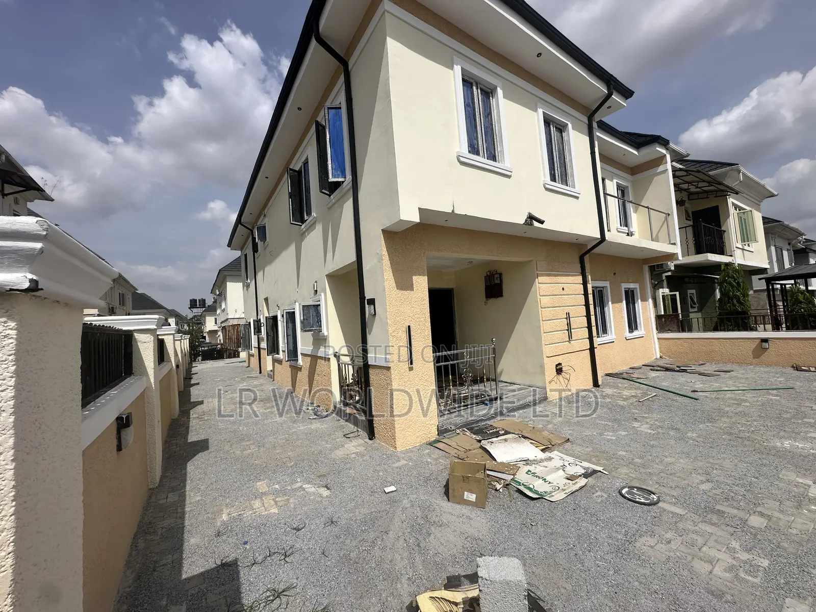 5bdrm Duplex in Riverpark Estate, Lugbe District for sale