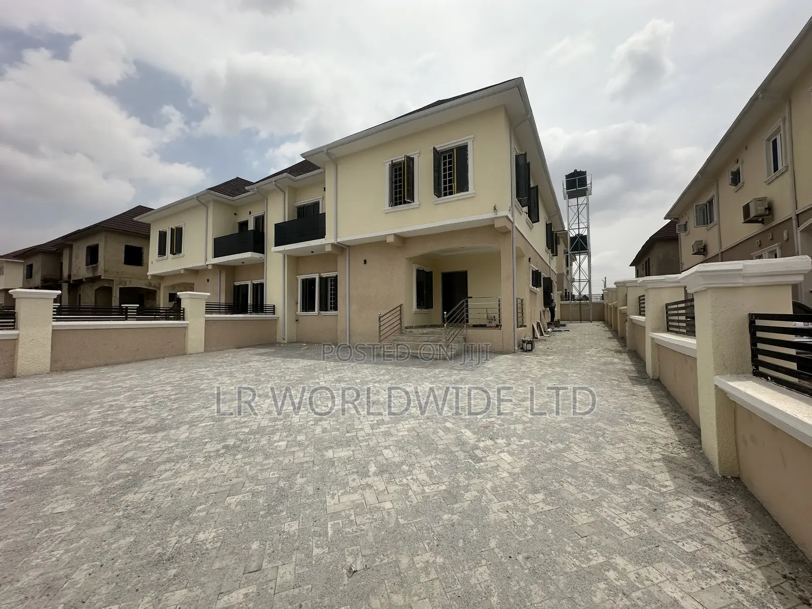 5bdrm Duplex in Riverpark, Lugbe District for sale