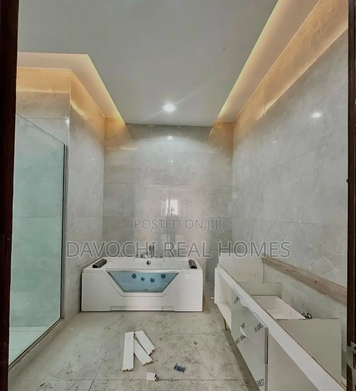 3bdrm Apartment in Lekki Phase1 for rent