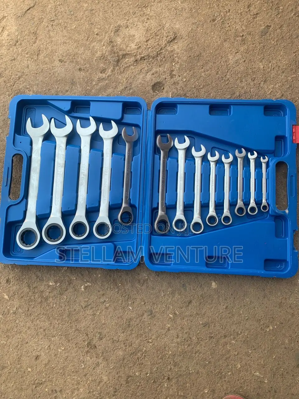 Ratcheting Socket Wrench