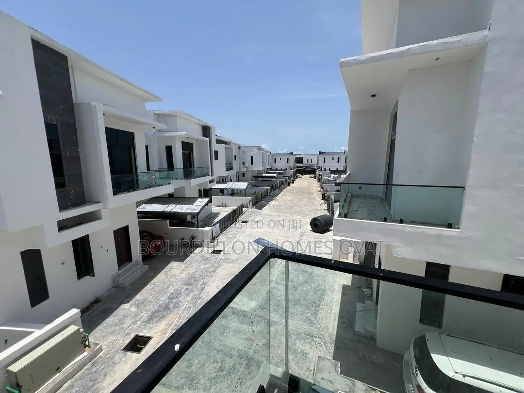 4bdrm Duplex in Lekki for sale