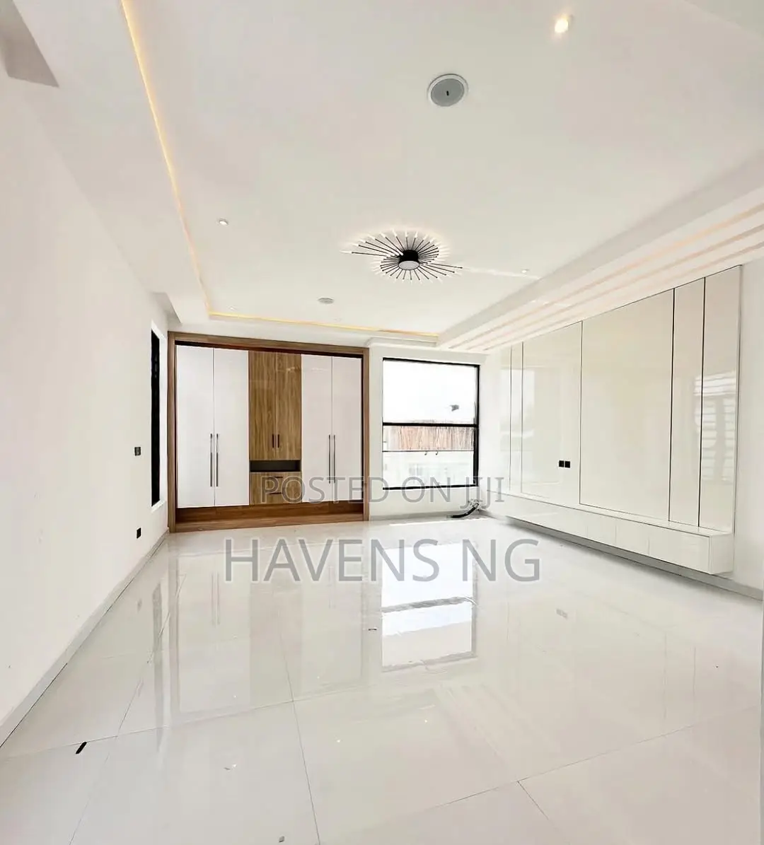 5bdrm Duplex in Ikota for sale