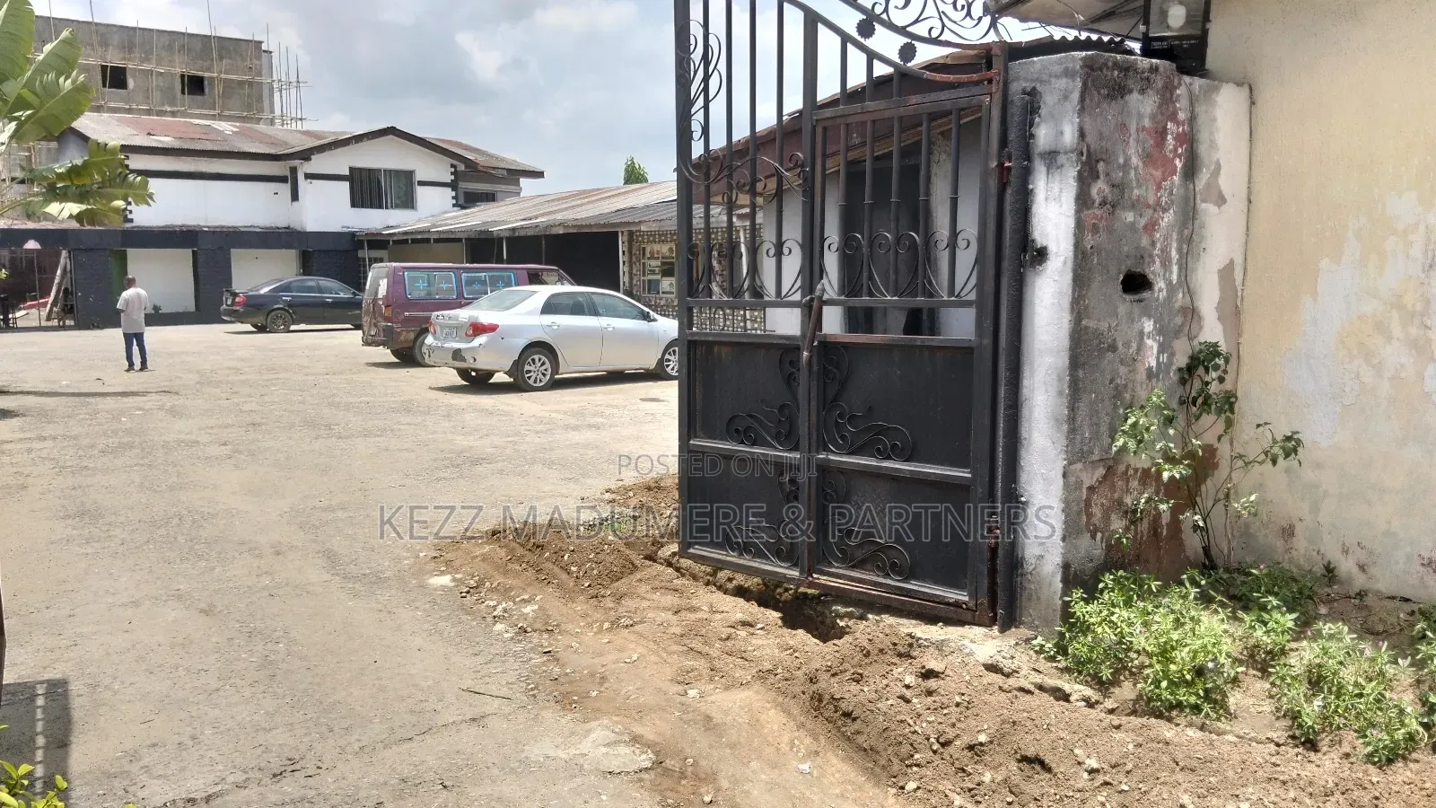 For Sale: Land With Shops at Rumuadolu / Rumuola , Ph