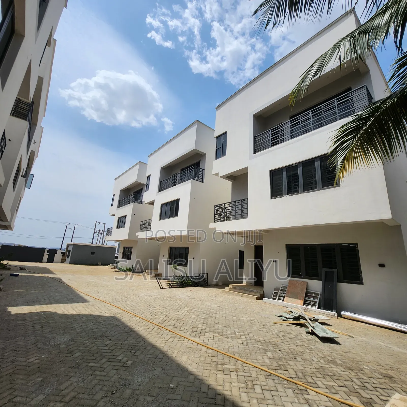 6bdrm Duplex in Life Camp for sale