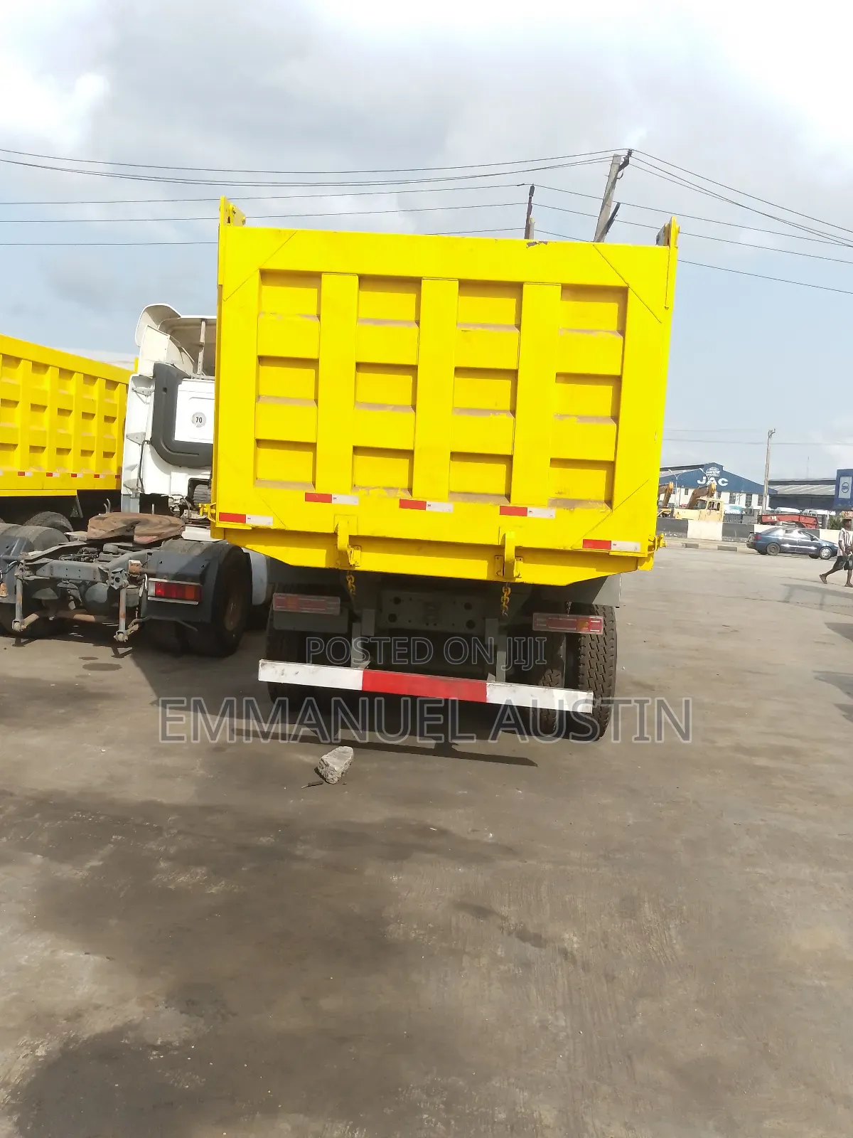 Clean 12 Tyres Foreign Used Howo Dump Trucks for Sale