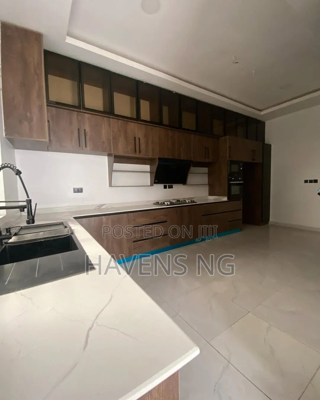 5bdrm Duplex in Osapa london for sale