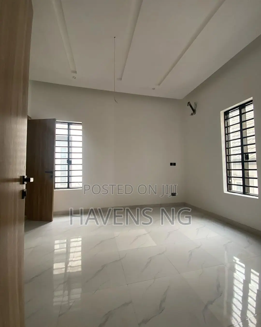 5bdrm Duplex in Osapa london for sale