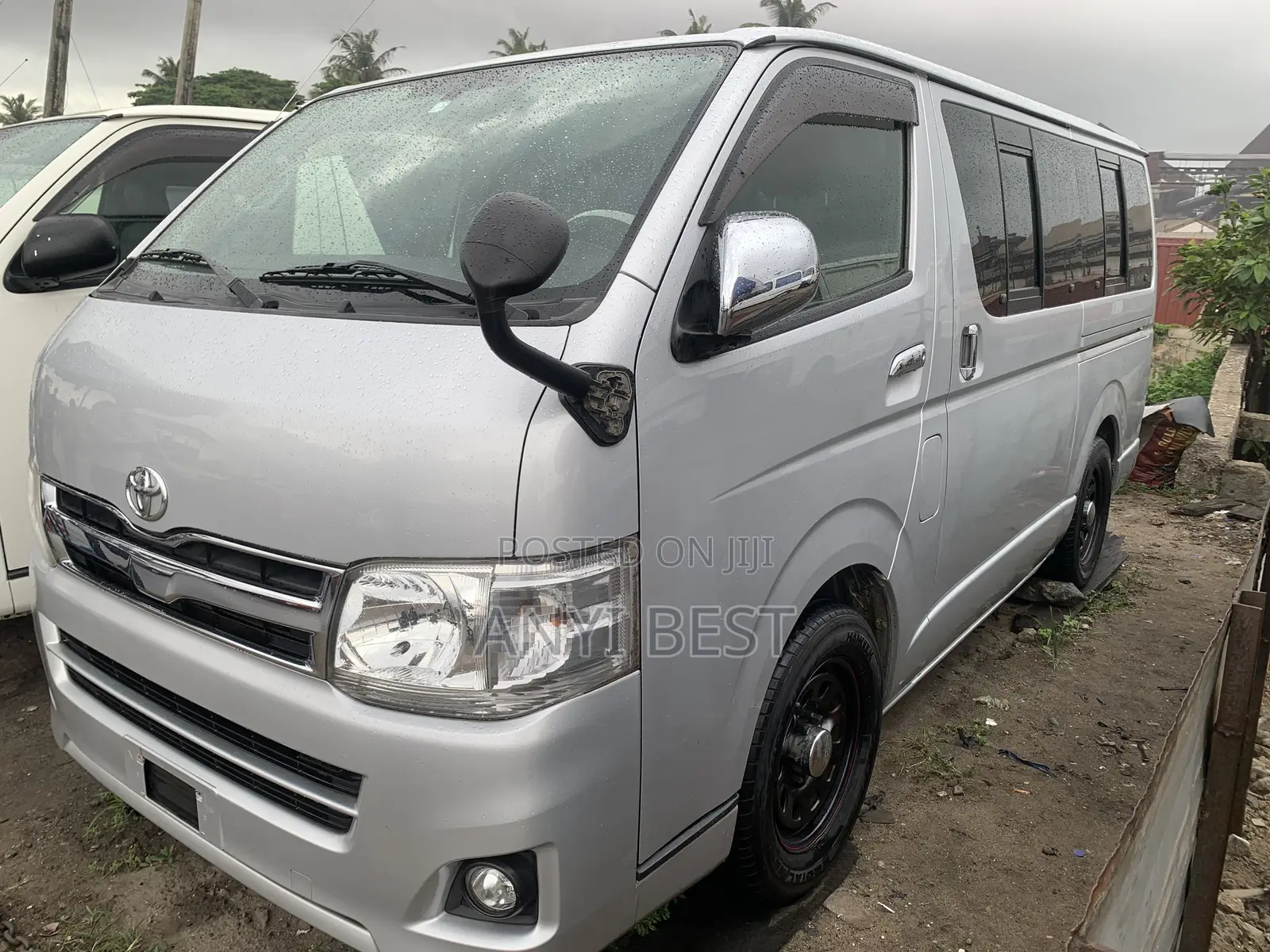 Toyota HiAce 2013 Silver