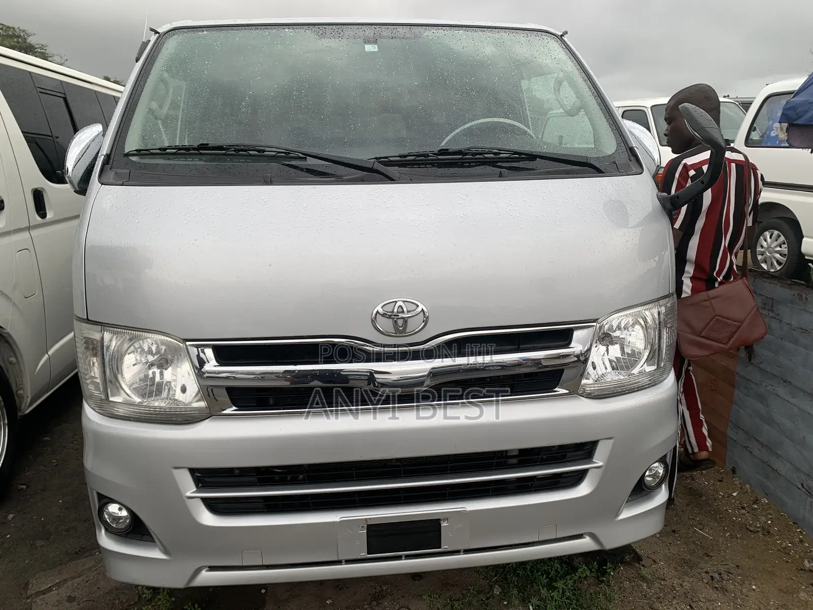 Toyota HiAce 2013 Silver
