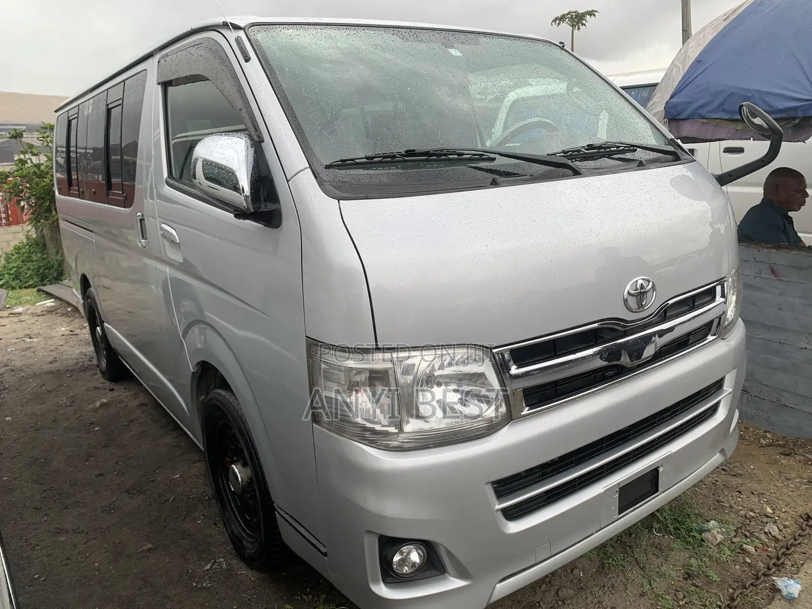 Toyota HiAce 2013 Silver