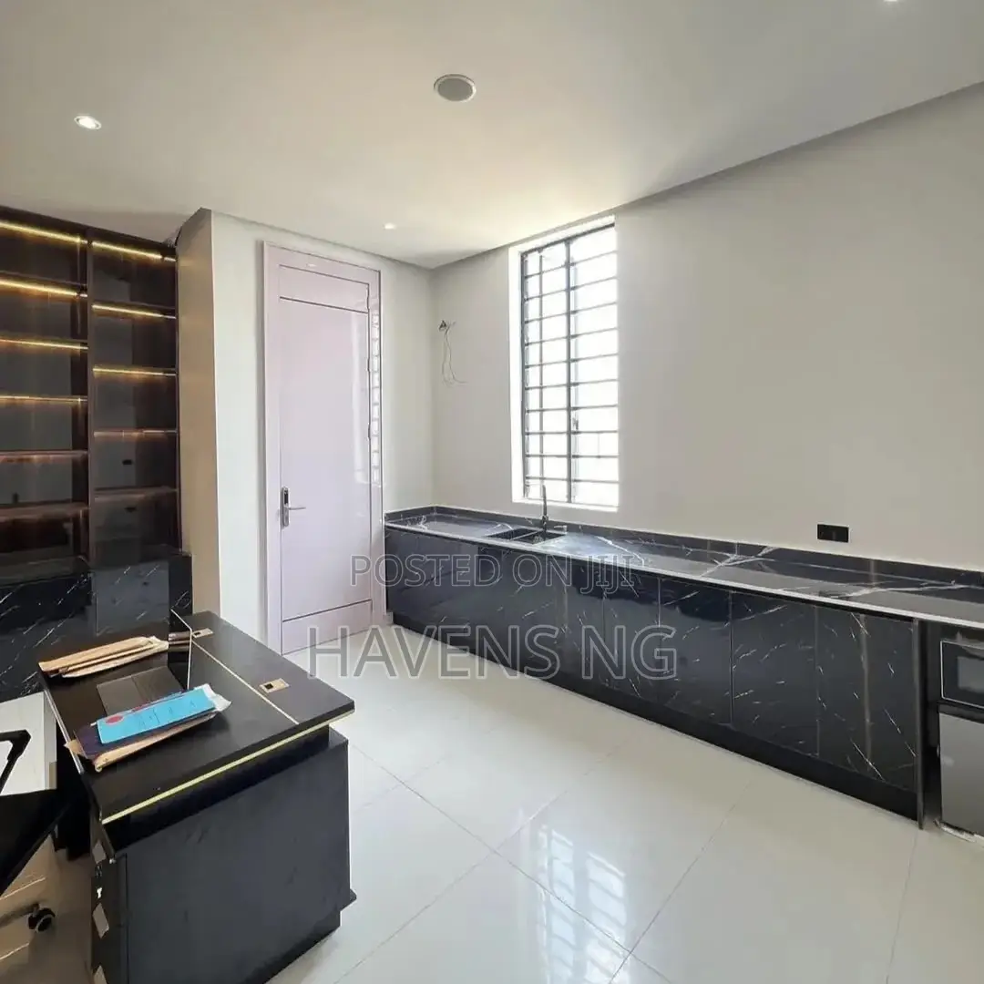 5bdrm Duplex in Ikate for sale