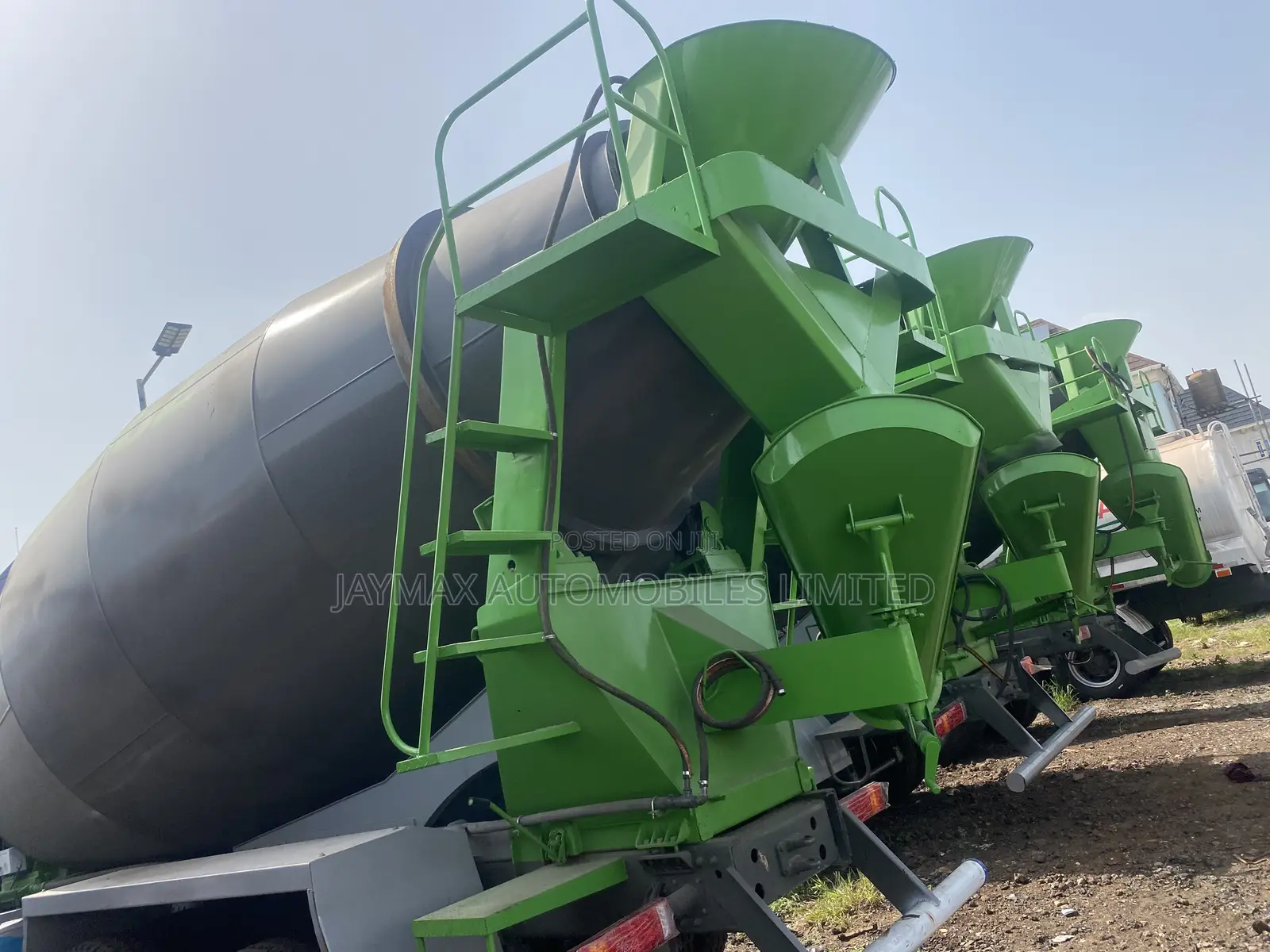 Howo 371 Cement Mixer White