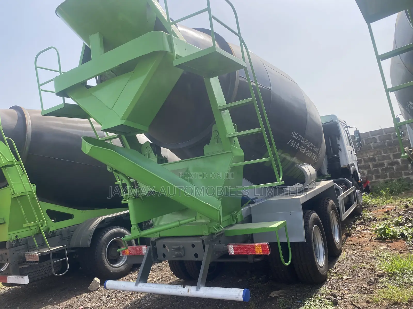 Howo 371 Cement Mixer White