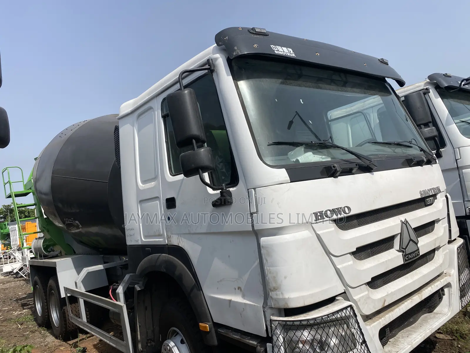 Howo 371 Cement Mixer White
