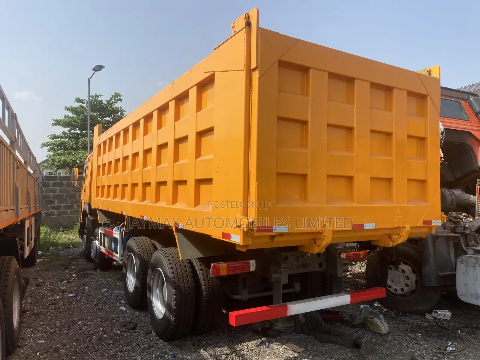 Howo 371 12 Tyres Yellow