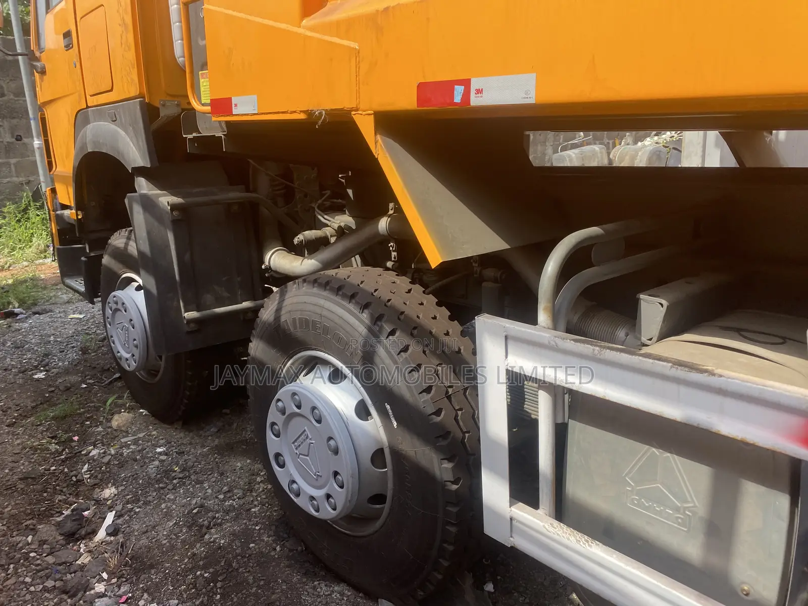Howo 371 12 Tyres Yellow
