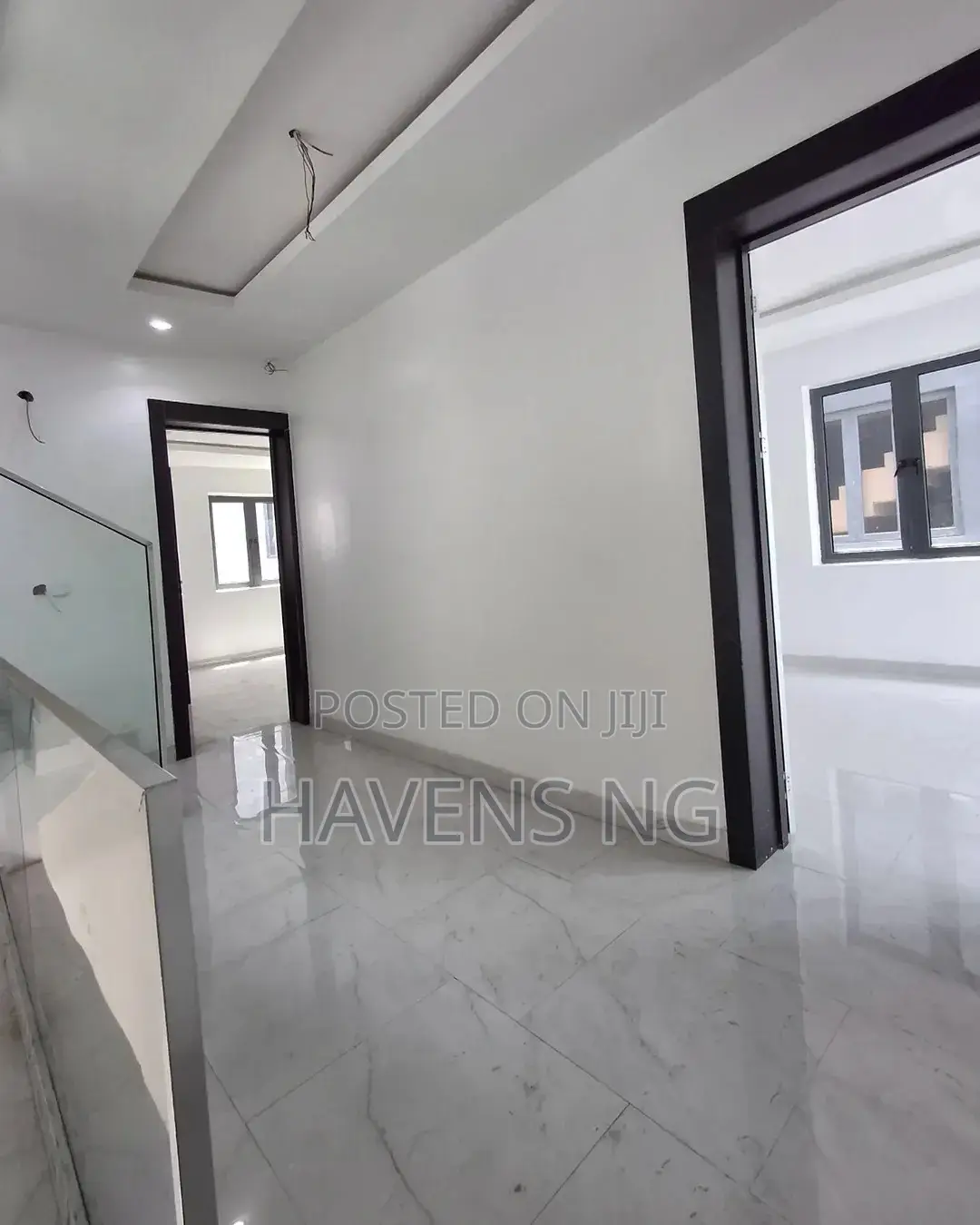 5bdrm Duplex in Chevron for sale