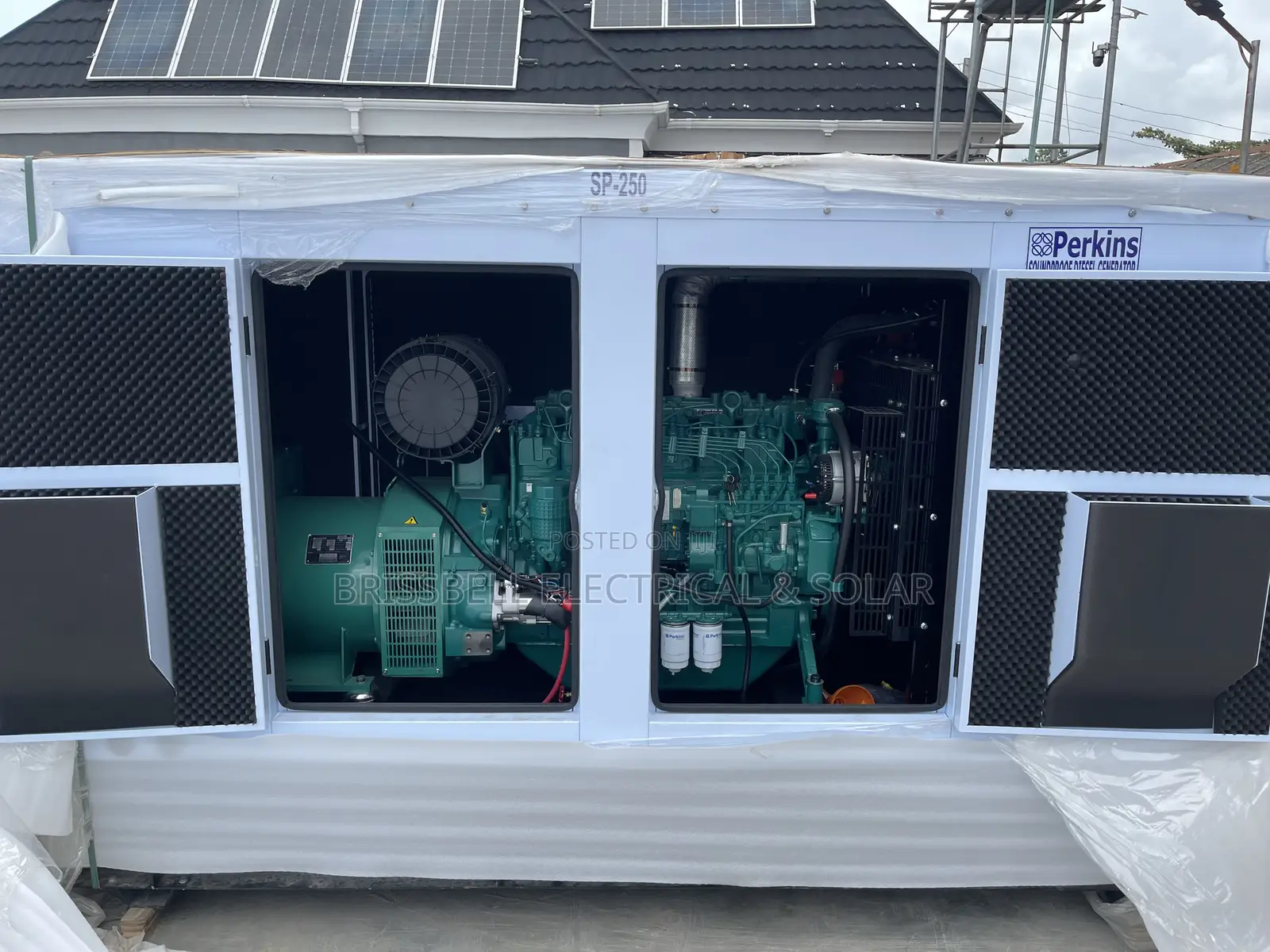 Silent England Perkins Soundproof Diesel Generator 250kva