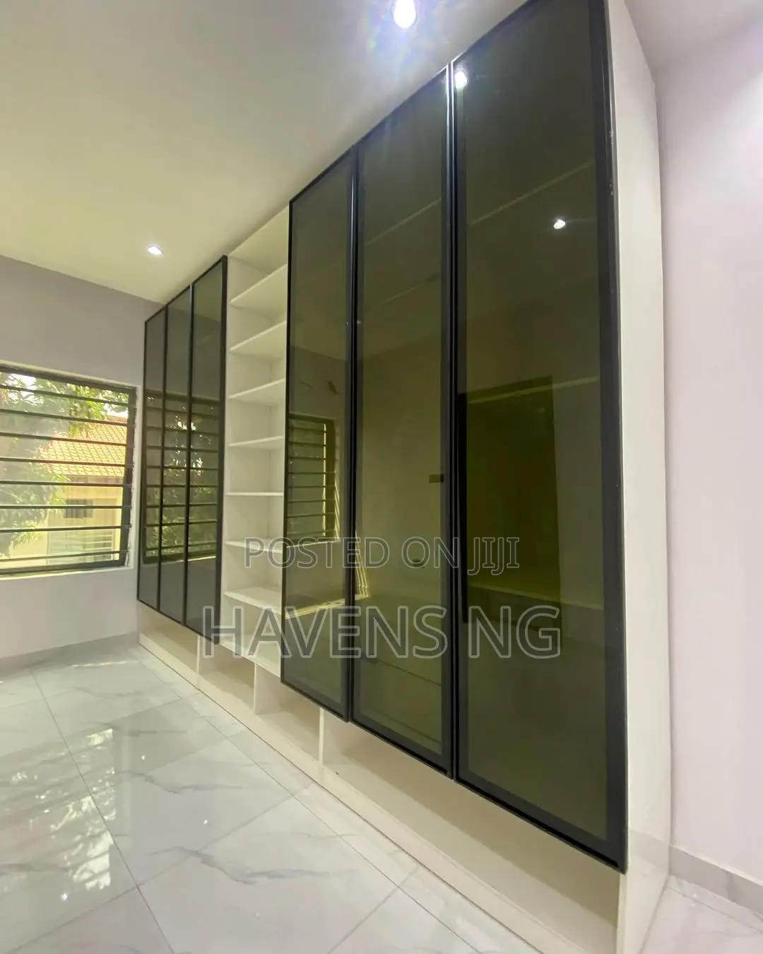 3bdrm Apartment in Lekki Phase 1 for sale