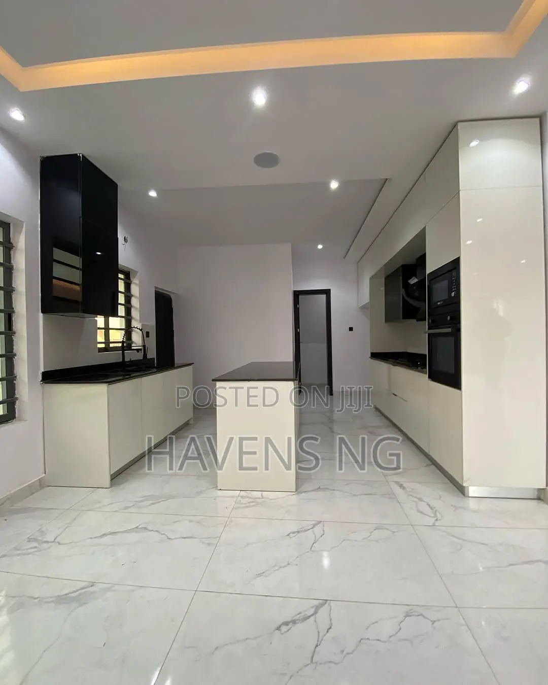 3bdrm Apartment in Lekki Phase 1 for sale