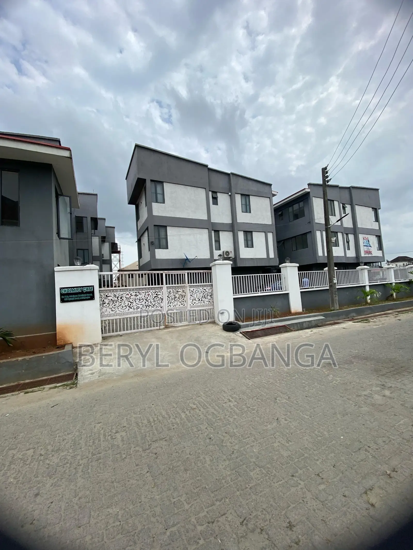 4bdrm Apartment in Agungi for rent
