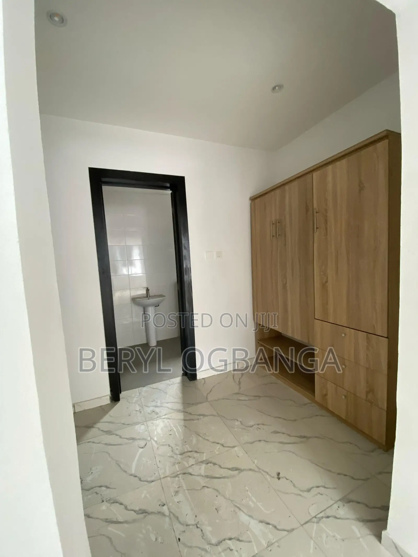 4bdrm Apartment in Agungi for rent
