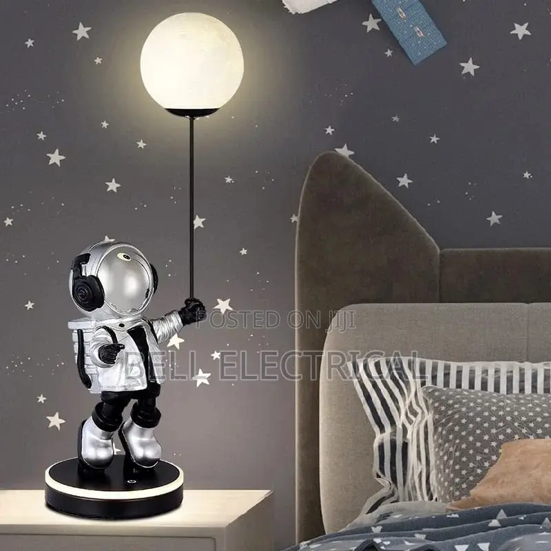 Plating Golden Large Astronaut Design