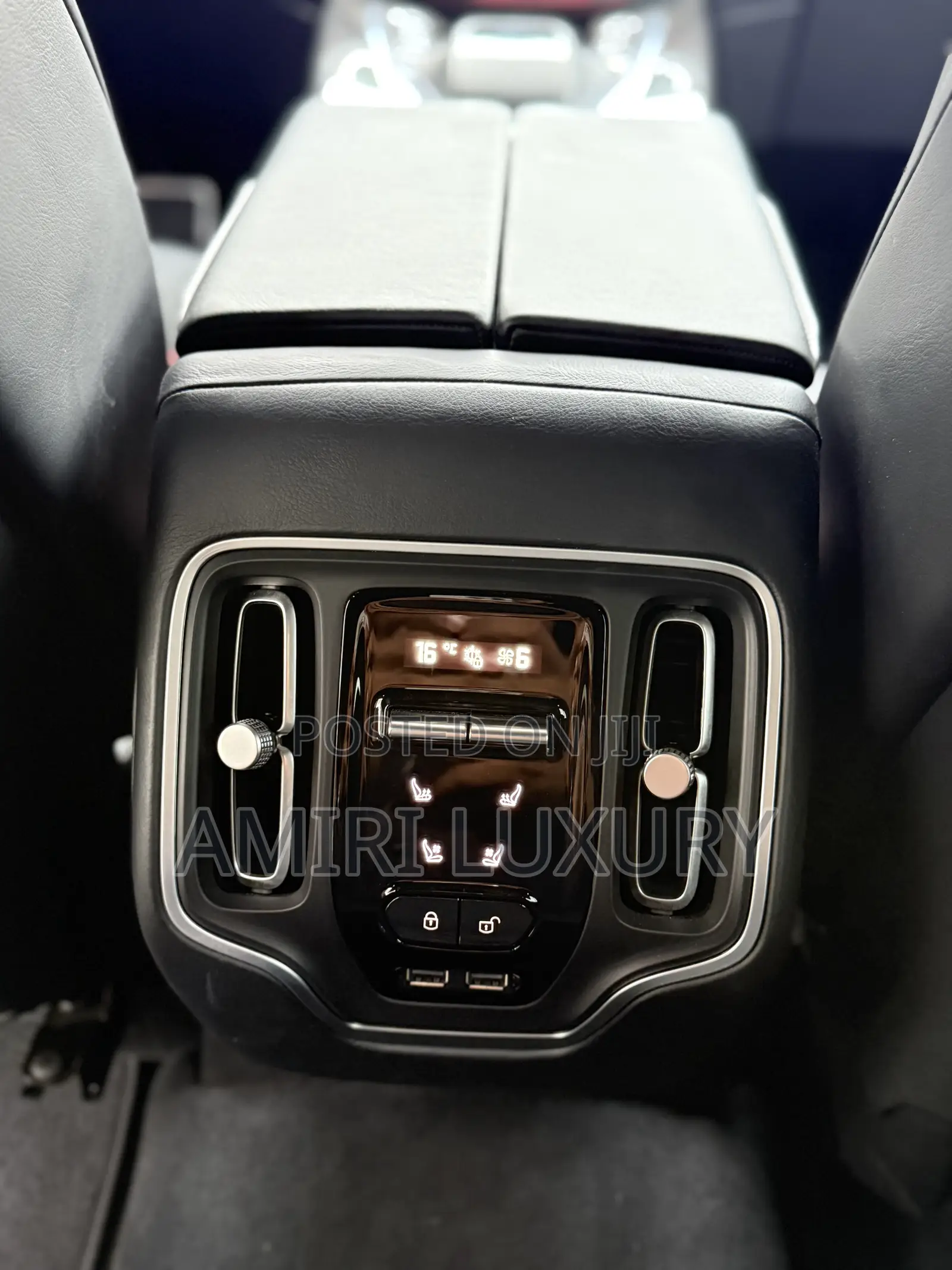 Aston Martin DBX 2021 Black