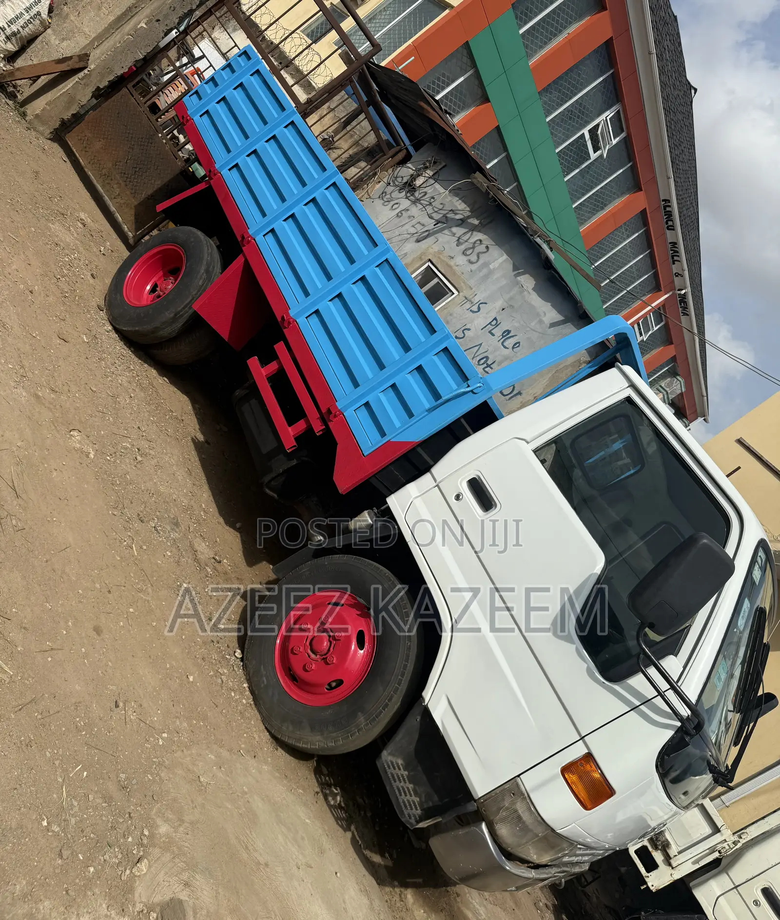 Toyota Dyna 150 Long Chasis Four Wheel Dropped Sided Body