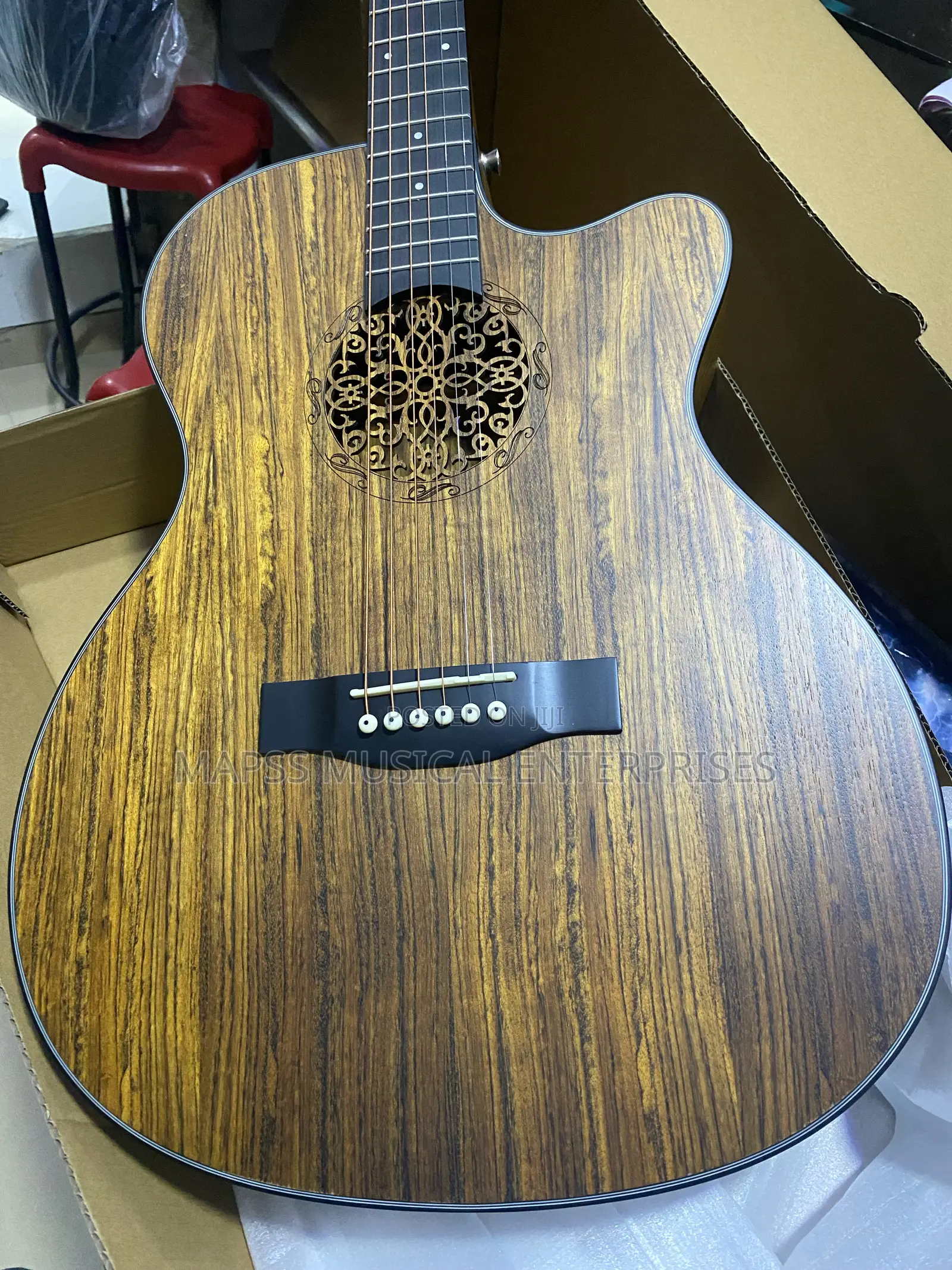 Smiger Lg-09 Engraved Sound Hole 40" Electro Acoustic Guitar