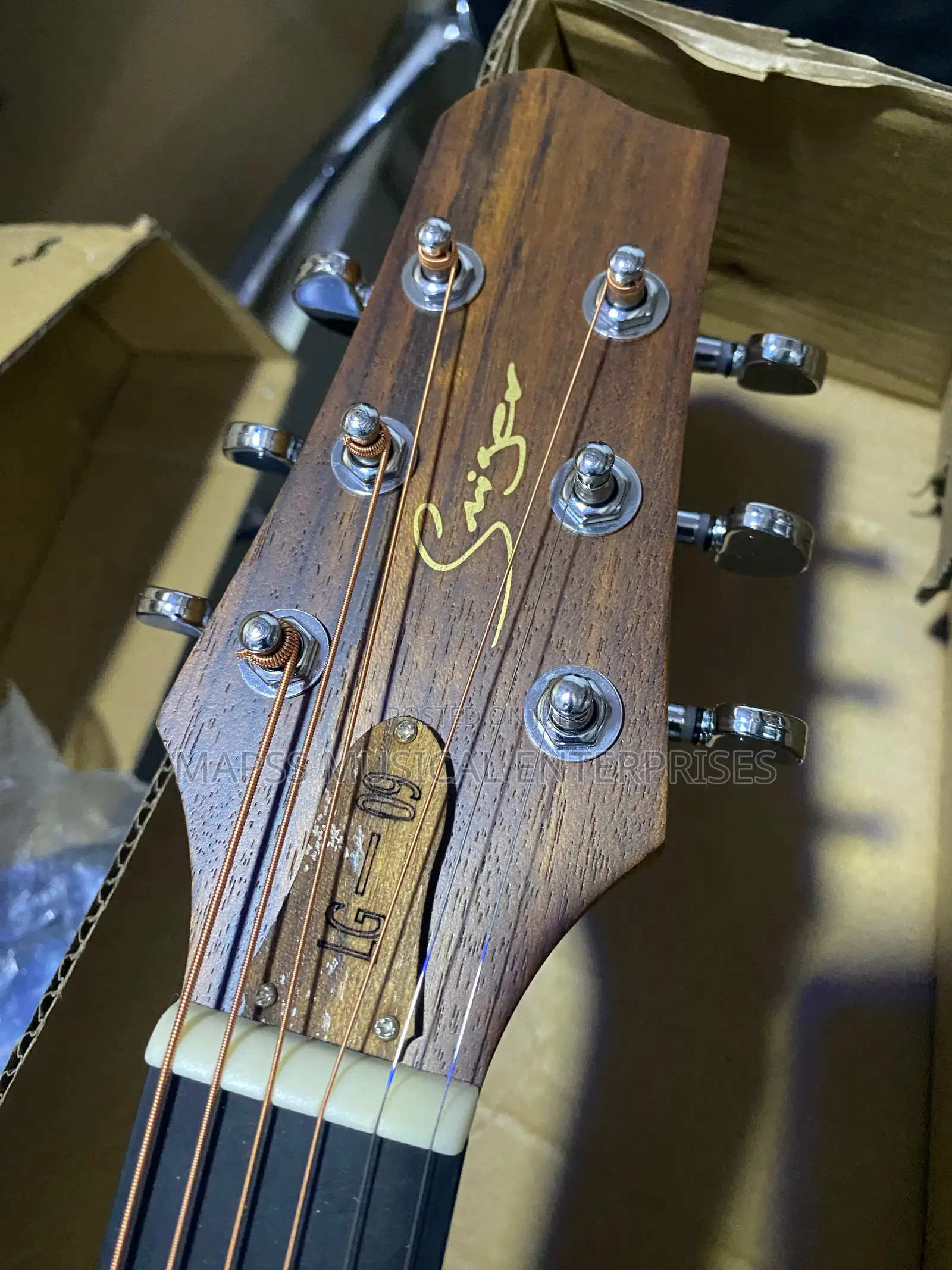 Smiger Lg-09 Engraved Sound Hole 40" Electro Acoustic Guitar