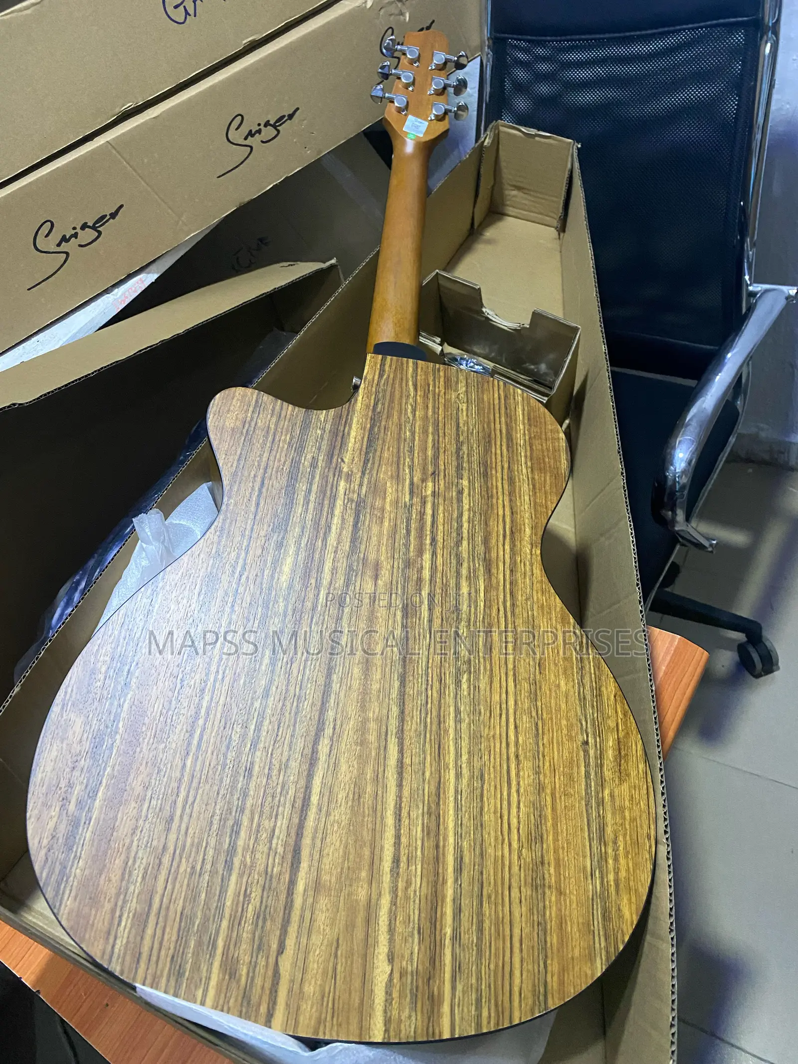 Smiger Lg-09 Engraved Sound Hole 40" Electro Acoustic Guitar