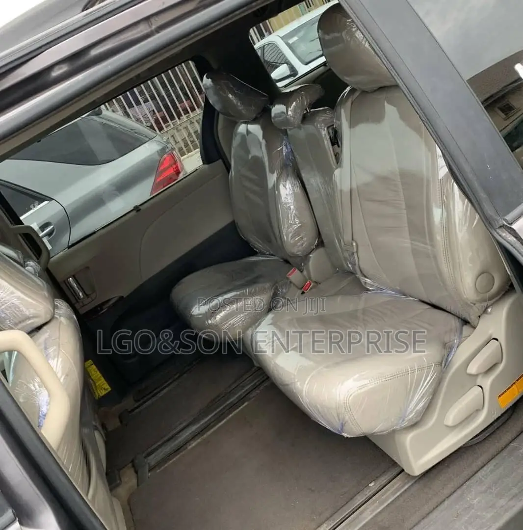 Toyota Sienna XLE 8 Passenger 2011 Gray