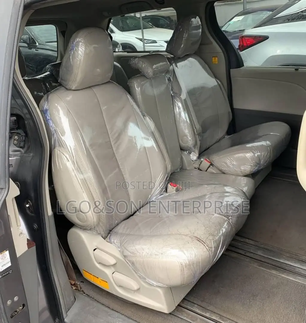 Toyota Sienna XLE 8 Passenger 2011 Gray