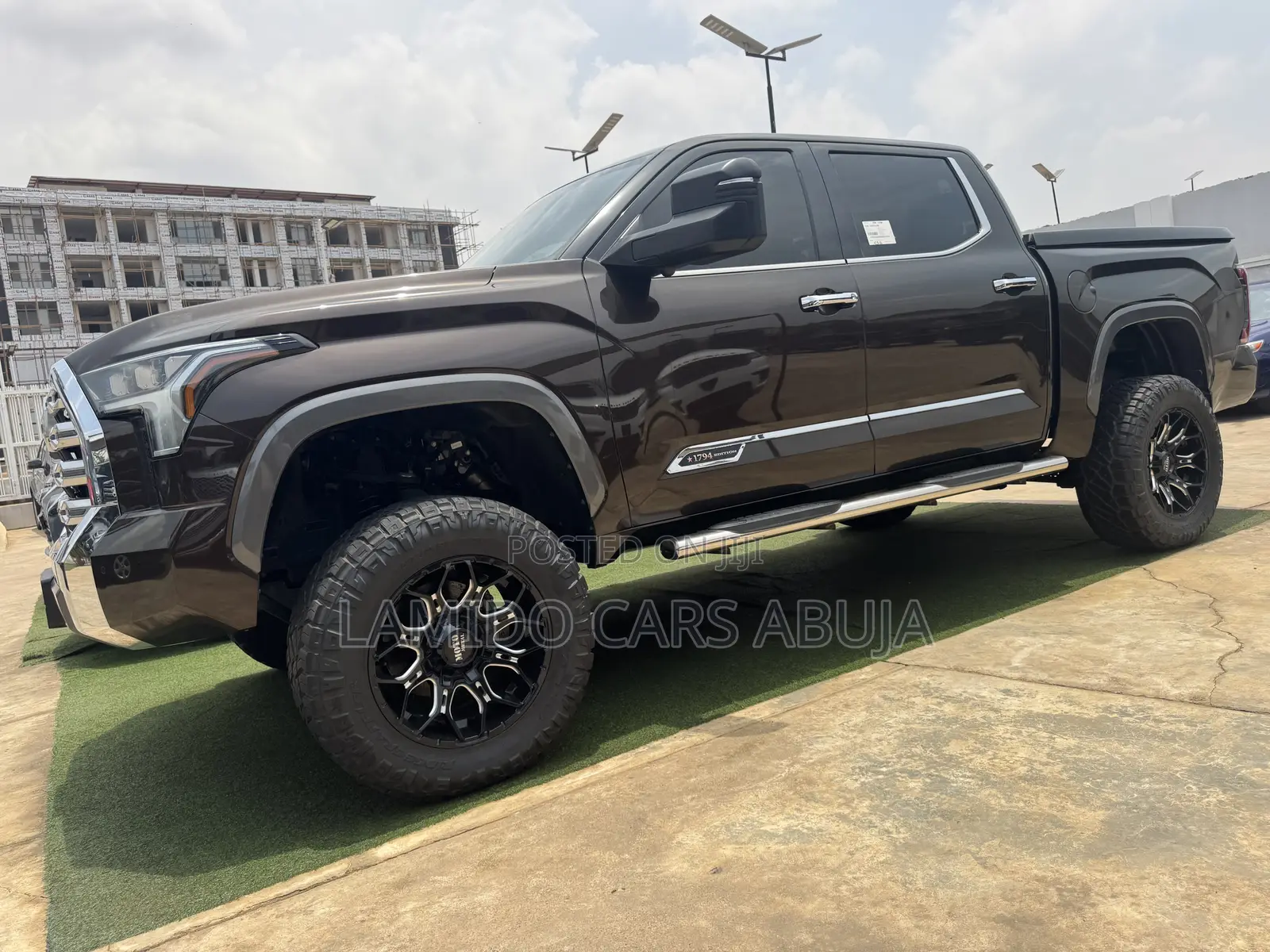 Toyota Tundra 2022 Brown